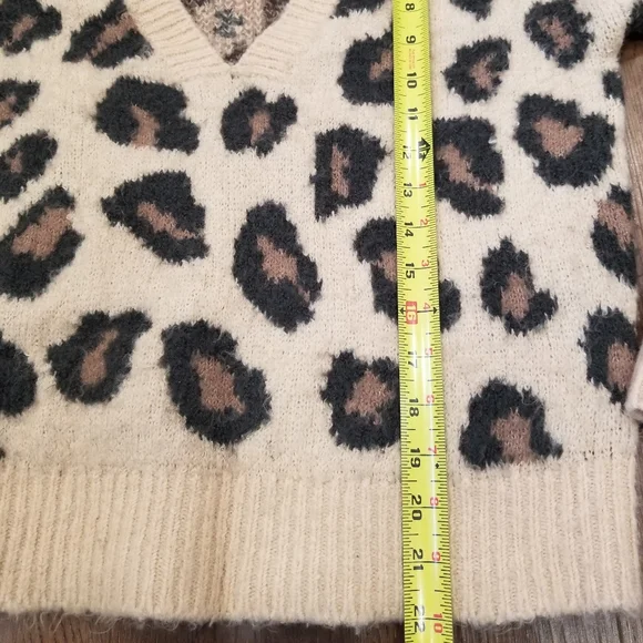 SOLD! Victoria’s Secret Pink Fuzzy Leopard Print Sweater - Picture 10 of 11